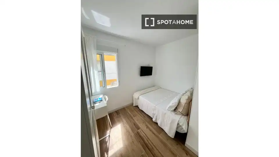 Bedroom of Flat for rent in Sevilla  with Air Conditioner, Heating and Furnished