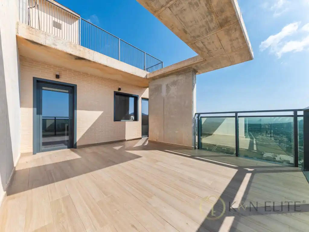 Terraza de Ático de alquiler en Benidorm con Aire acondicionado, Jardín privado y Piscina