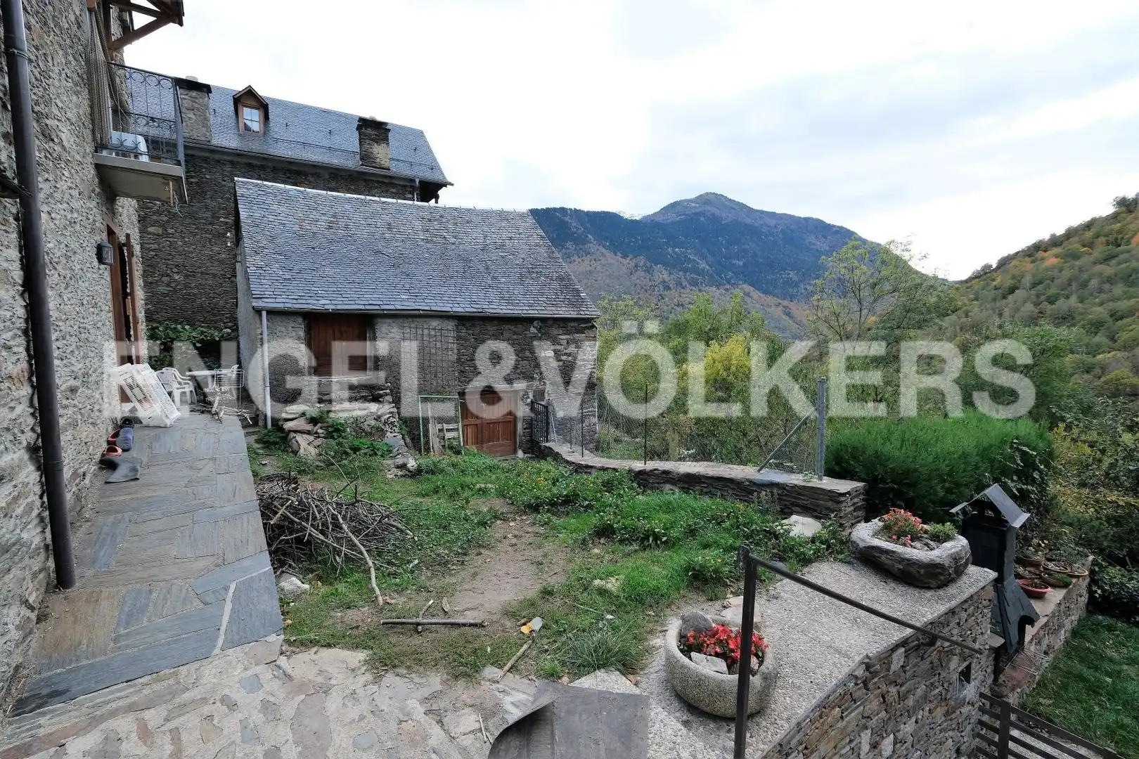 Vista exterior de Casa o chalet en venta en Bausen con Jardín privado