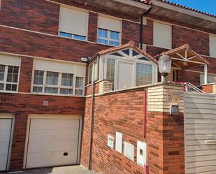 Vista exterior de Casa o xalet en venda en Nájera amb Calefacció, Terrassa i Moblat