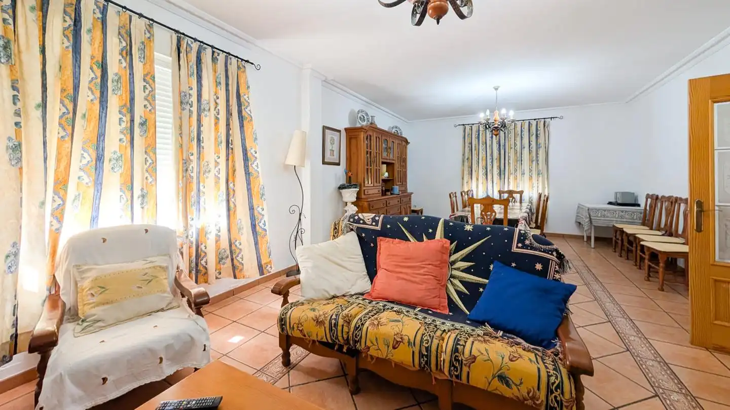 Sala d'estar de Casa o xalet en venda en Elche / Elx amb Aire condicionat, Jardí privat i Terrassa