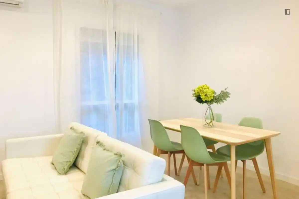 Menjador de Apartament de lloguer en Málaga amb Aire condicionat, Moblat i Forn