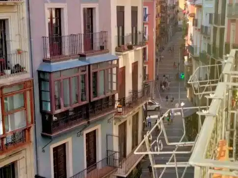 Außenansicht von Wohnung zur Miete in  Pamplona / Iruña mit Balkon