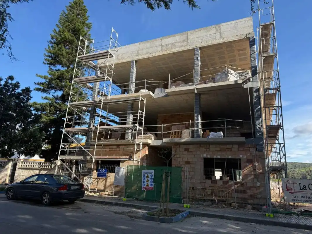 Vista exterior de Planta baixa en venda en Málaga amb Aire condicionat, Calefacció i Jardí privat