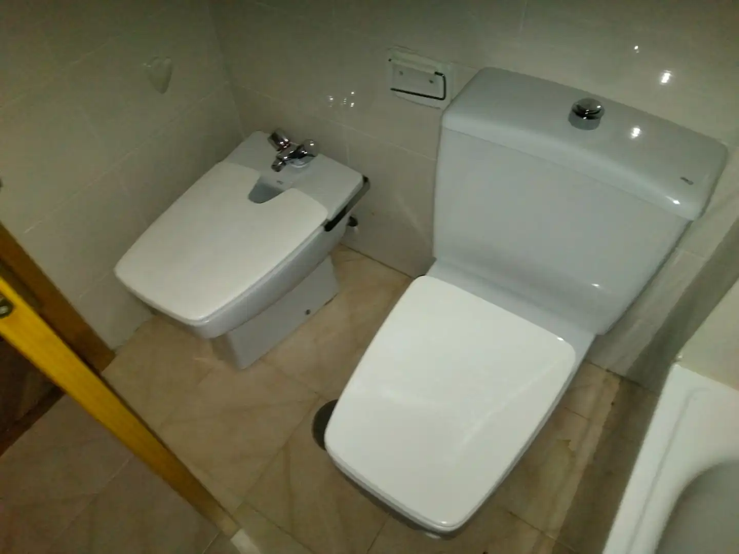 Bathroom of Flat for sale in Madrid  with Air Conditioner and Heating