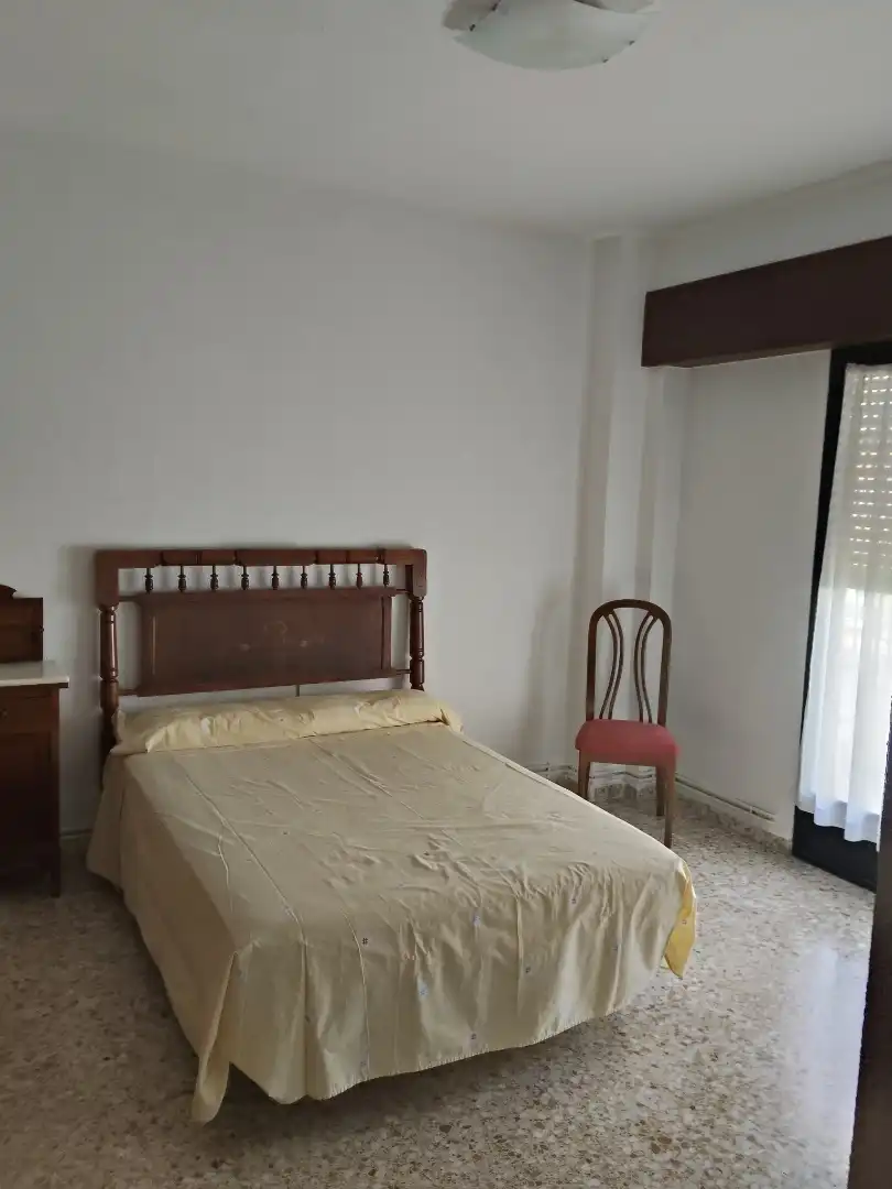 Schlafzimmer von Wohnung zur Miete in Industria