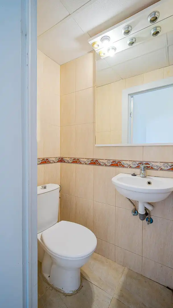 Baño de Apartamento en venta en Torrevieja con Balcón