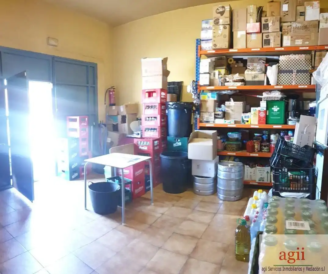 Commercial properties for sale in Dosbarrios  with Air Conditioner and Terrace