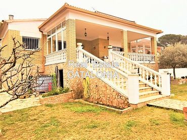 Villa con balcone in vendita a Avinguda Rafael Albertí 45