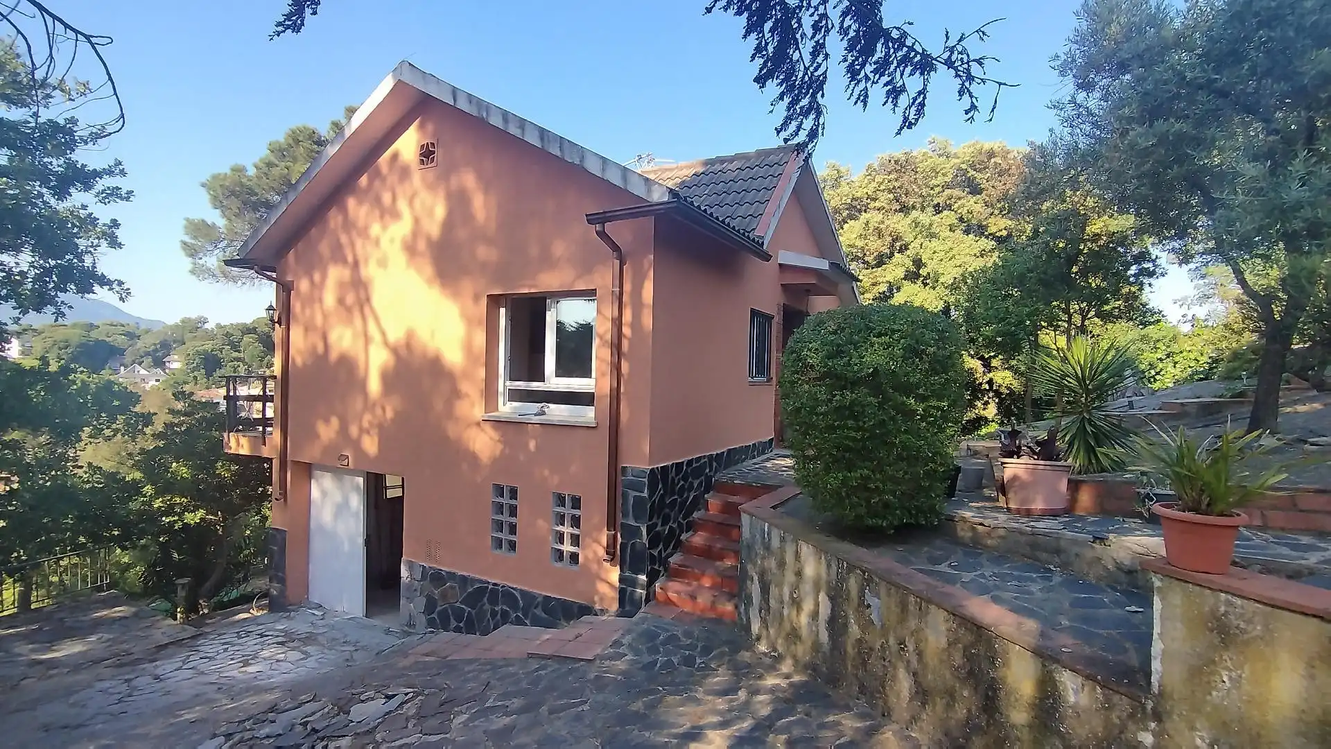 Außenansicht von Haus oder Chalet zum Verkauf in Santa Maria de Palautordera mit Heizung und Balkon