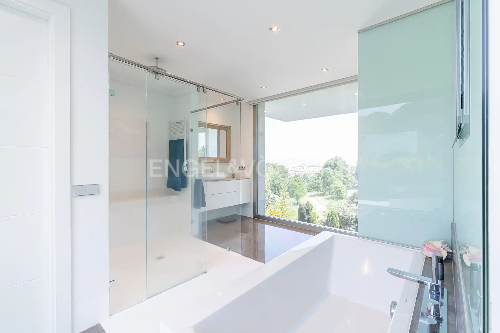 Baño de Casa o chalet en venta en Boadilla del Monte con Aire acondicionado, Calefacción y Jardín privado