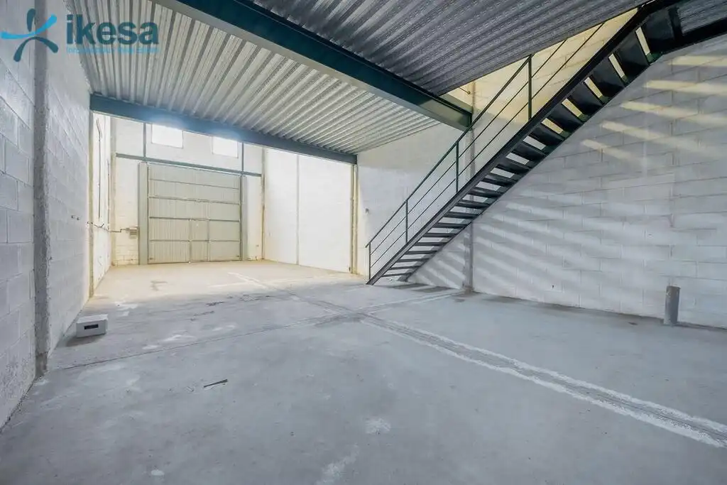 Fabrikhallen zum Verkauf in Nuevo Parque - Los Rosales - Tráfico Pesado