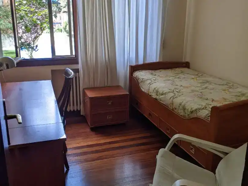 Dormitori de Pis per a compartir en Leioa amb Jardí privat, Piscina i Moblat