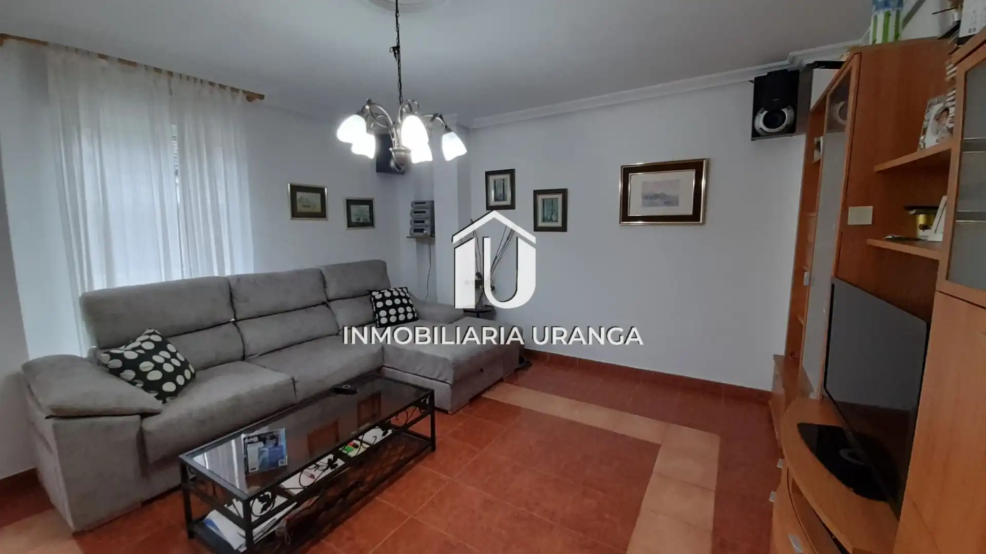 Sala de estar de Piso en venta en Castro-Urdiales con Calefacción, Terraza y Trastero