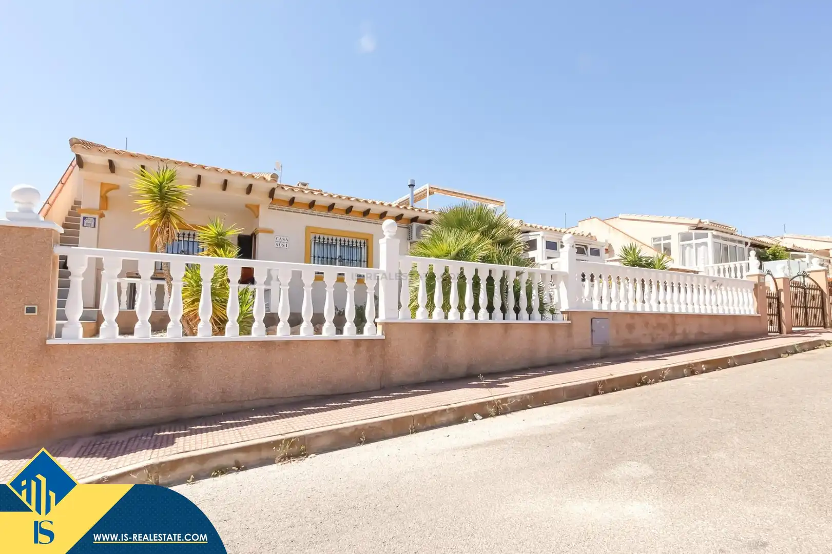 Vista exterior de Casa o xalet de lloguer en Orihuela amb Aire condicionat, Terrassa i Moblat