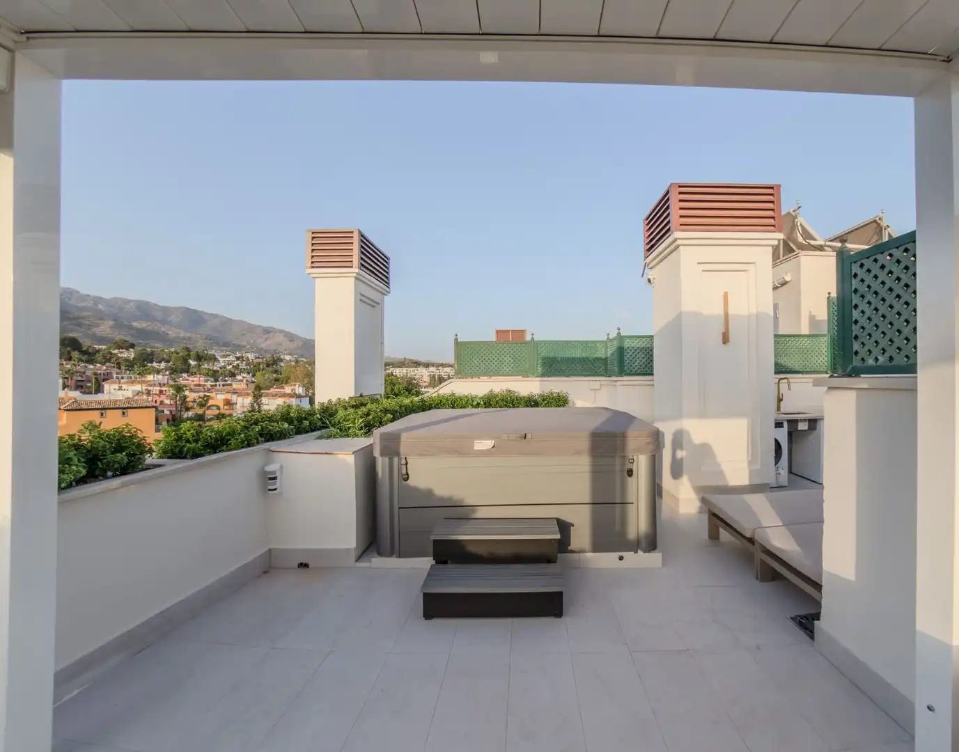 Terrasse von Dachboden zur Miete in Marbella mit Klimaanlage, Möbliert und Fernseher