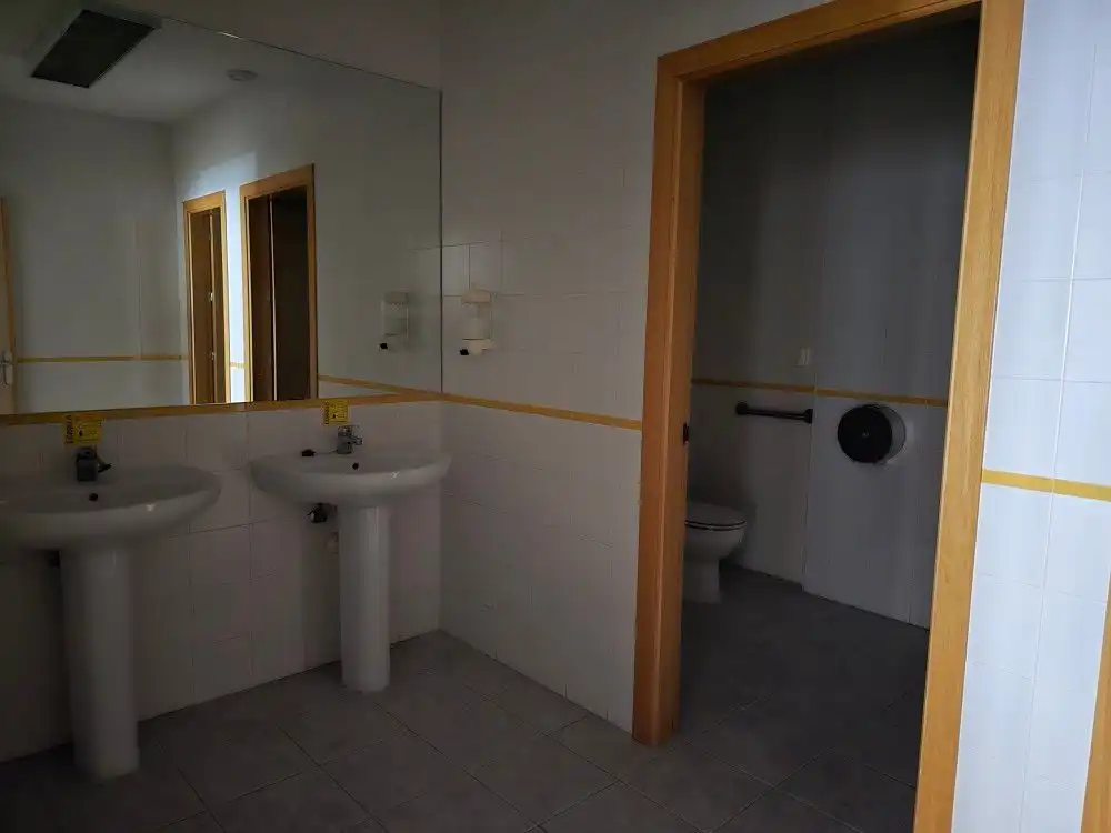 Geschaftsraum zur Miete in PIRINEOS, Universidad