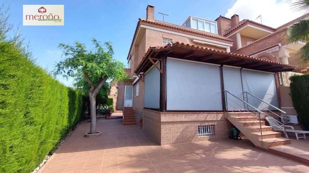 Jardí de Casa o xalet en venda en Elche / Elx amb Aire condicionat, Calefacció i Jardí privat