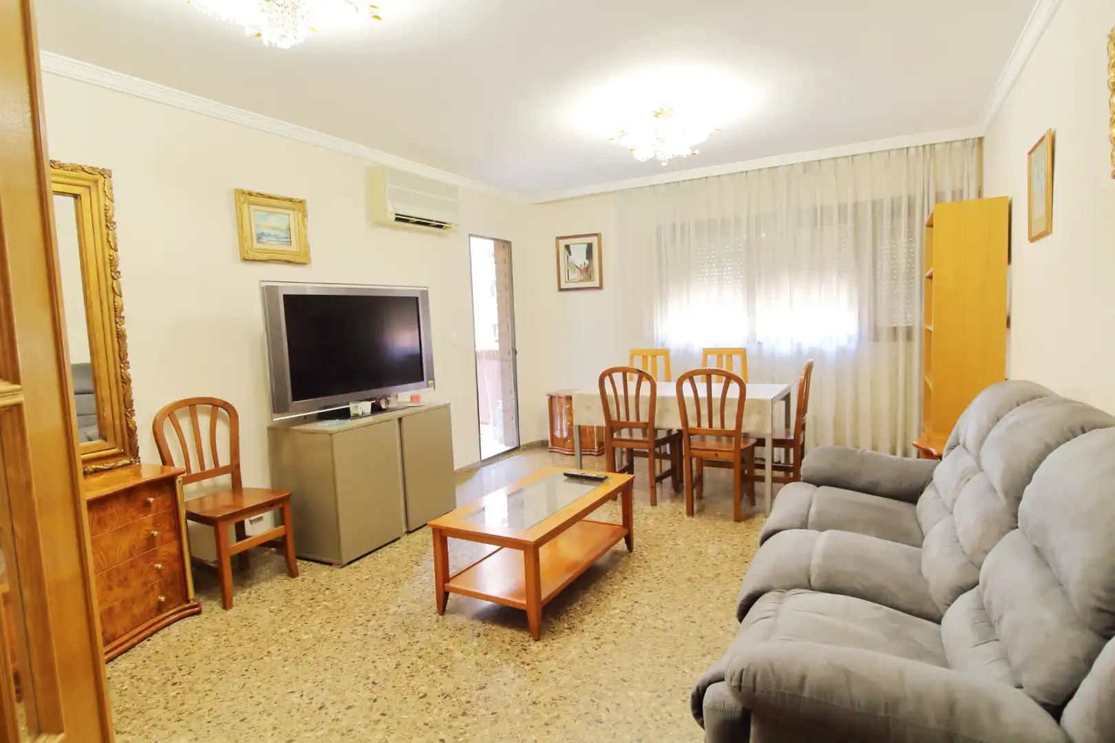 Sala d'estar de Pis en venda en Valencia amb Aire condicionat i Balcó
