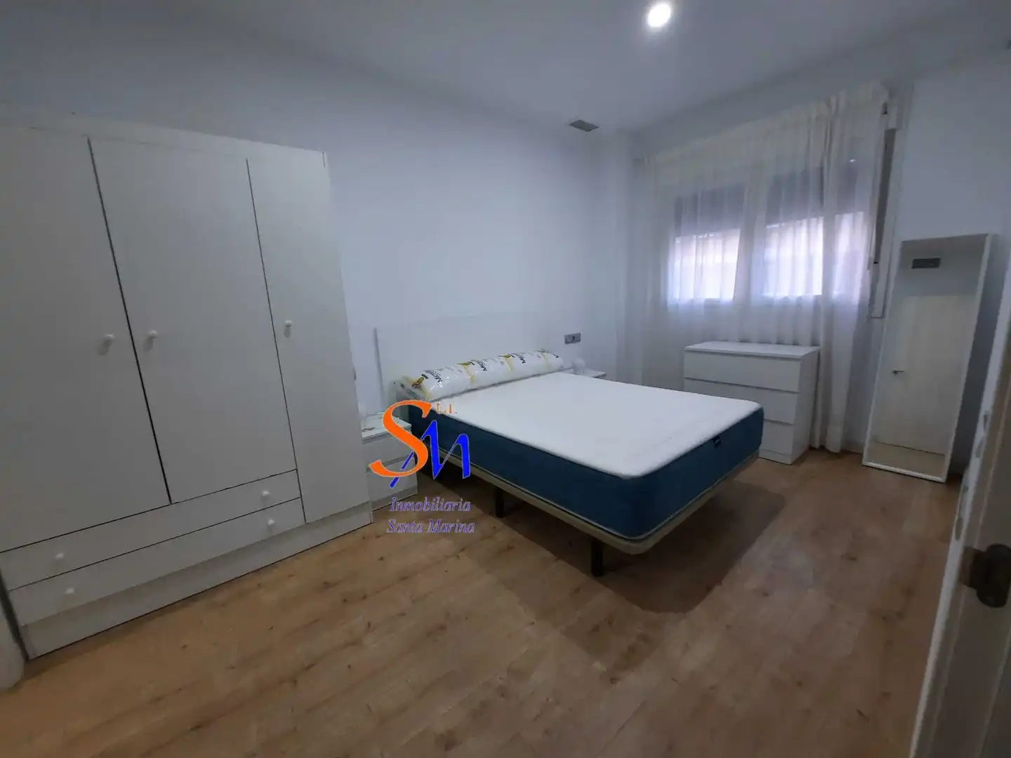 Dormitori de Apartament de lloguer en Badajoz amb Aire condicionat, Calefacció i Moblat