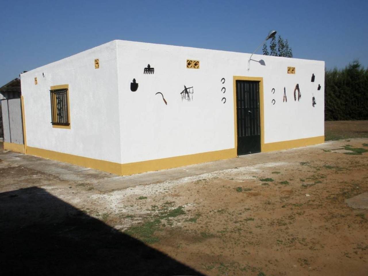 Vista exterior de Casa o xalet en venda en Badajoz Capital amb Jardí privat, Piscina i Moblat