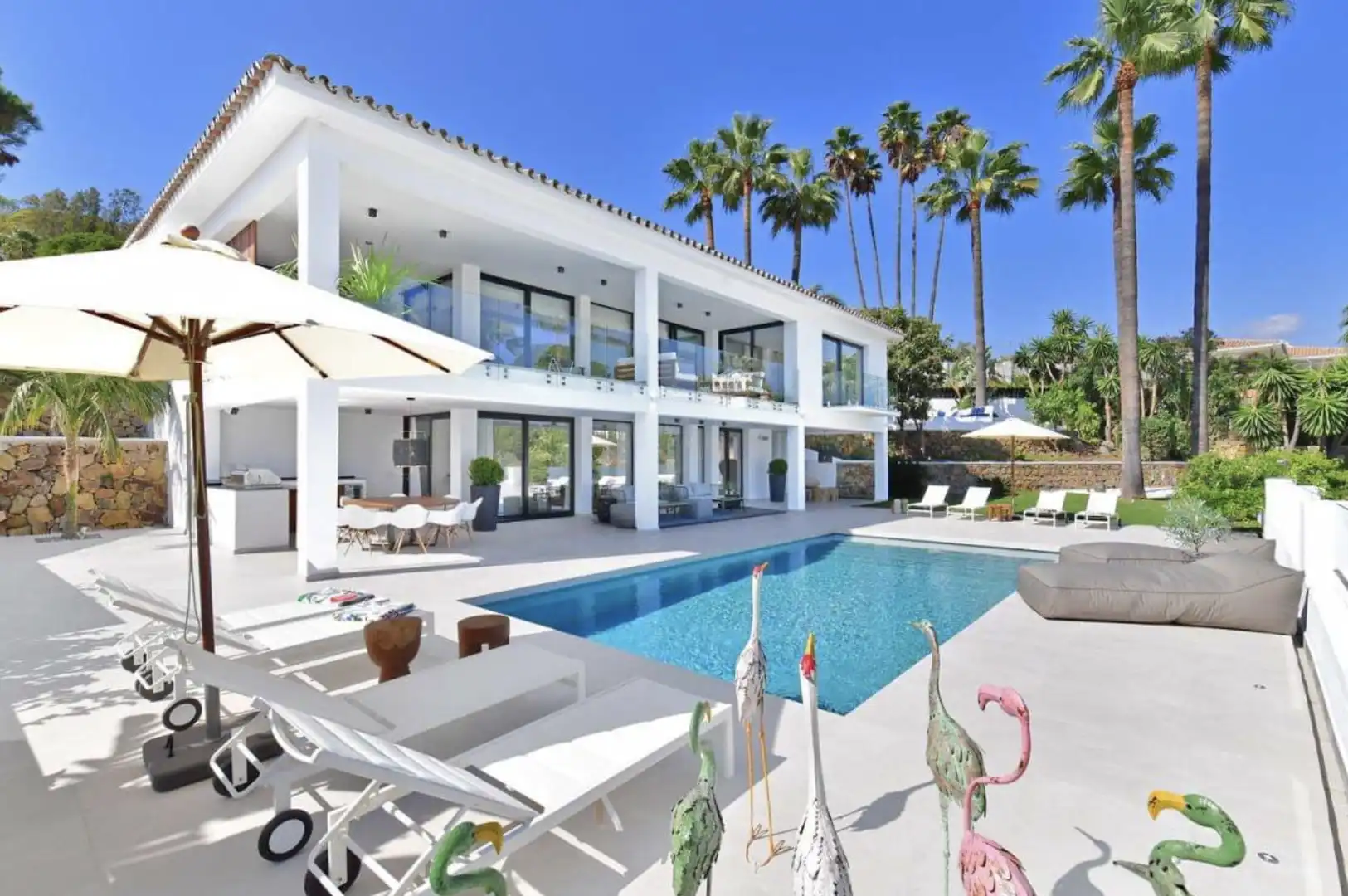 Vista exterior de Casa o xalet de lloguer en Marbella amb Aire condicionat, Jardí privat i Piscina