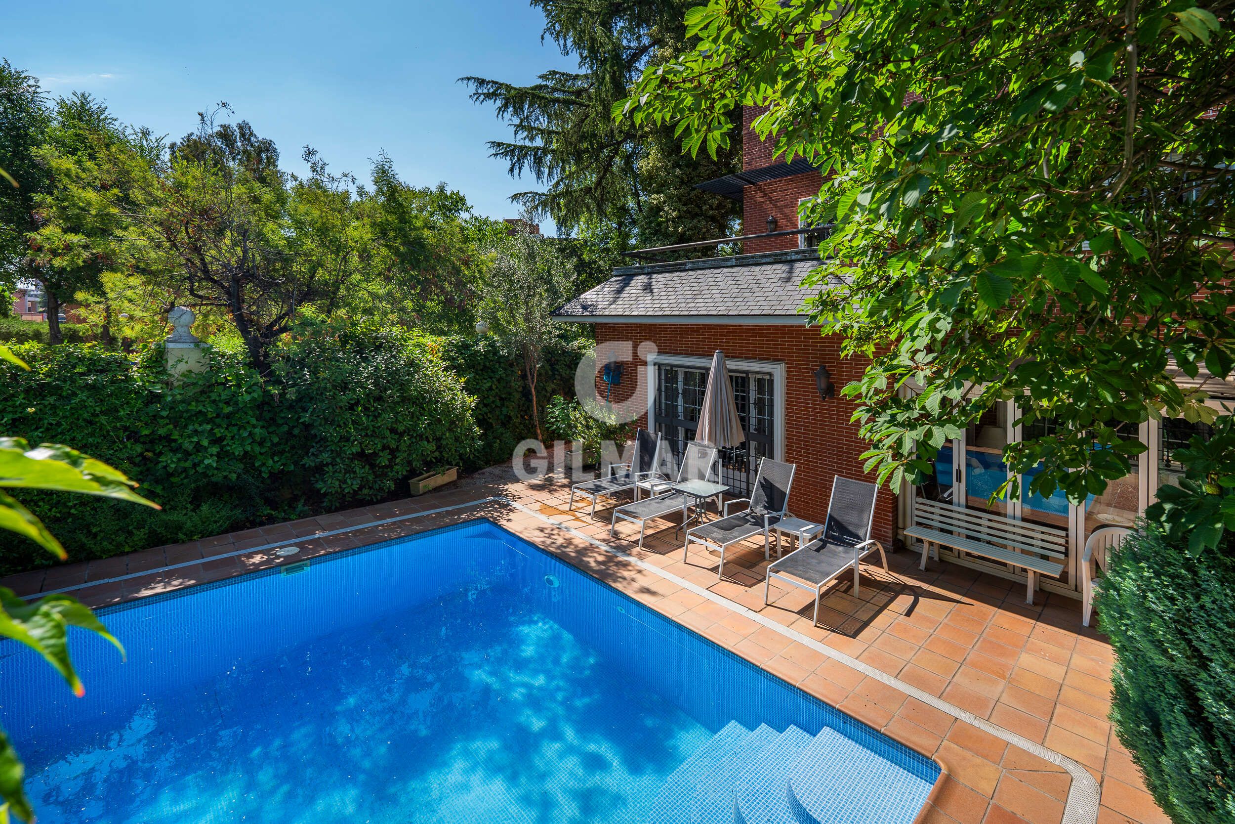 Jardí de Casa o xalet en venda en  Madrid Capital amb Calefacció, Jardí privat i Piscina