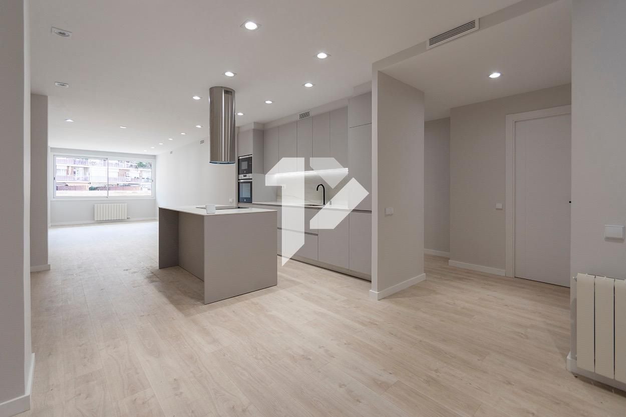 Kitchen of Apartment for sale in  Barcelona Capital  with Heating and Alarm