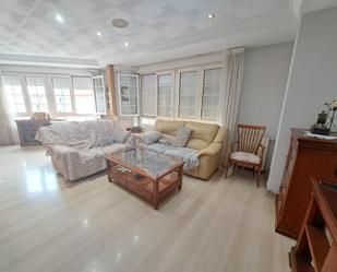 Sala d'estar de Casa adosada en venda en Picassent amb Aire condicionat, Terrassa i Piscina