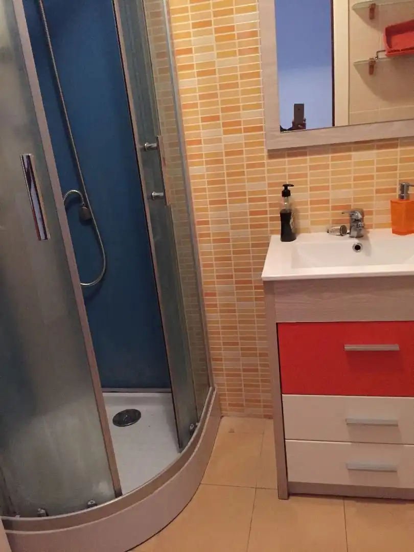 Baño de Piso de alquiler en Santiago de Compostela  con Calefacción, Parquet y Amueblado