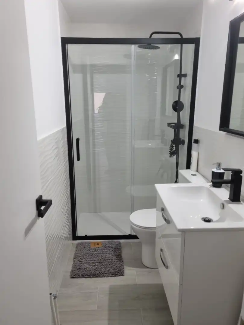 Baño de Piso para compartir en Ávila con Calefacción, Parquet y Amueblado