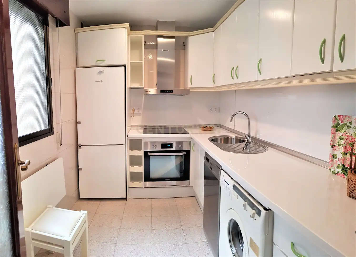 Cuina de Apartament de lloguer en Málaga amb Aire condicionat