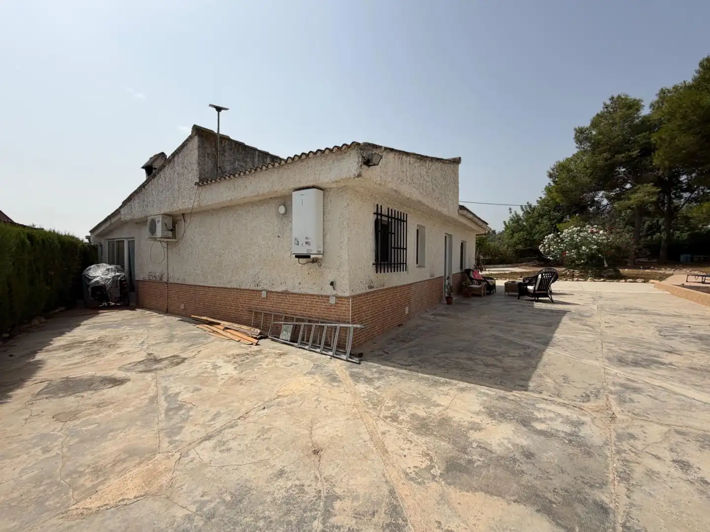 Vista exterior de Casa o xalet en venda en Pedralba amb Aire condicionat, Jardí privat i Terrassa