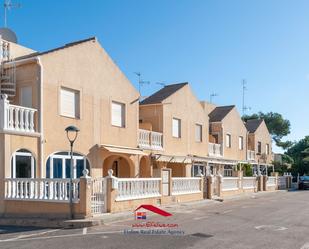 Vista exterior de Dúplex en venda en Torrevieja amb Aire condicionat, Terrassa i Piscina