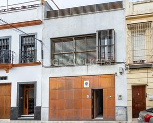 Vista exterior de Casa o xalet en venda en  Sevilla Capital amb Aire condicionat, Terrassa i Piscina