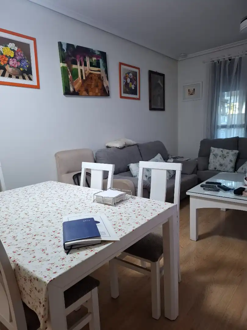 Sala de estar de Piso en venta en Mairena del Aljarafe con Aire acondicionado, Calefacción y Jardín privado