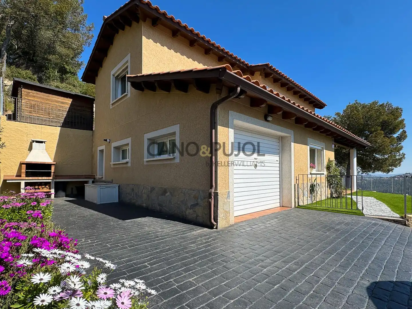 Vista exterior de Casa o chalet en venta en Corbera de Llobregat con Calefacción, Terraza y Trastero