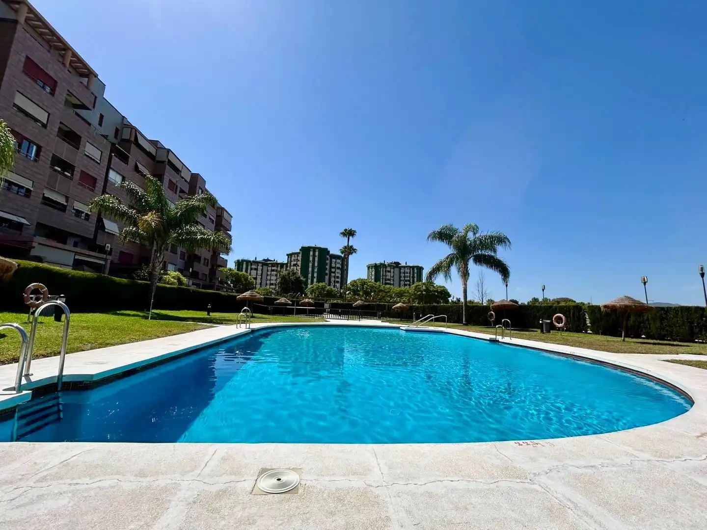 Schwimmbecken von Wohnung zum Verkauf in Málaga mit Klimaanlage, Heizung und Terrasse