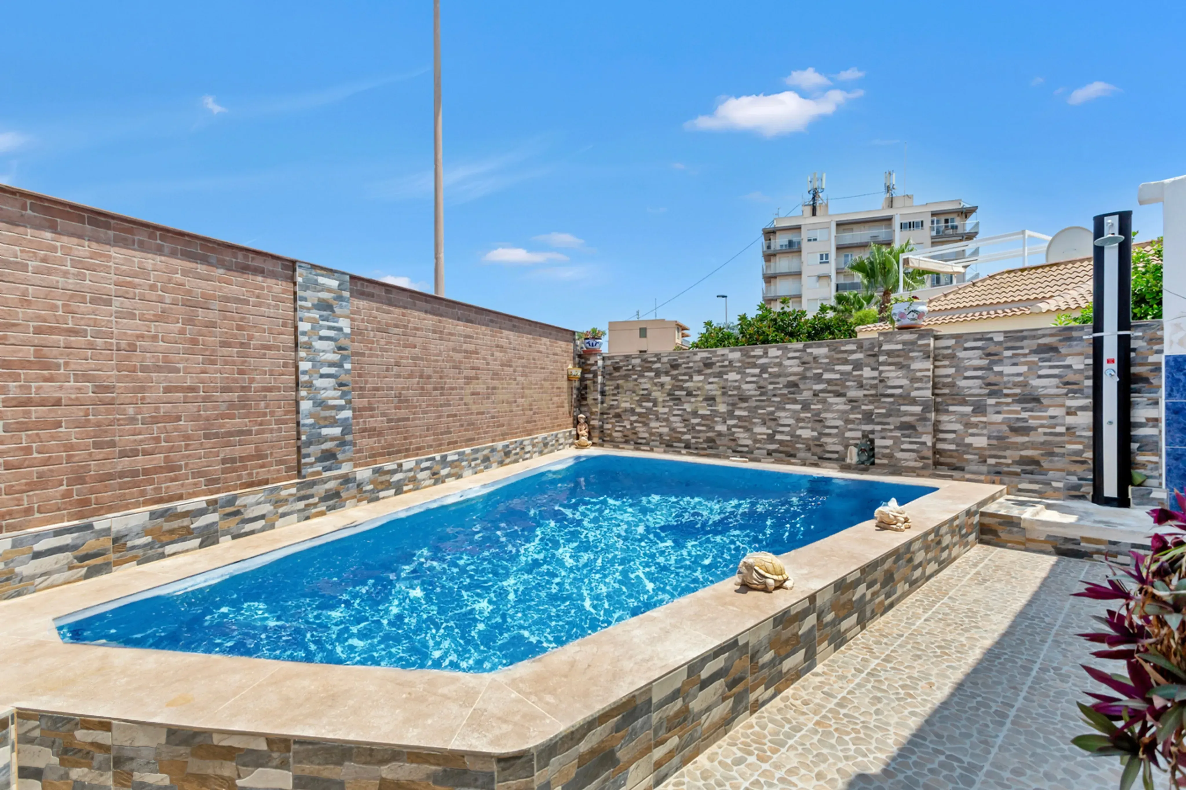 Swimming pool of House or chalet for sale in Torrevieja  with Storage room and Oven