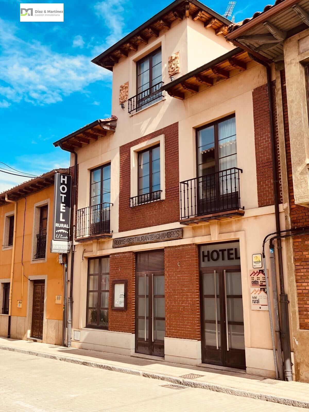 Vista exterior de Edifici en venda en Mansilla de las Mulas