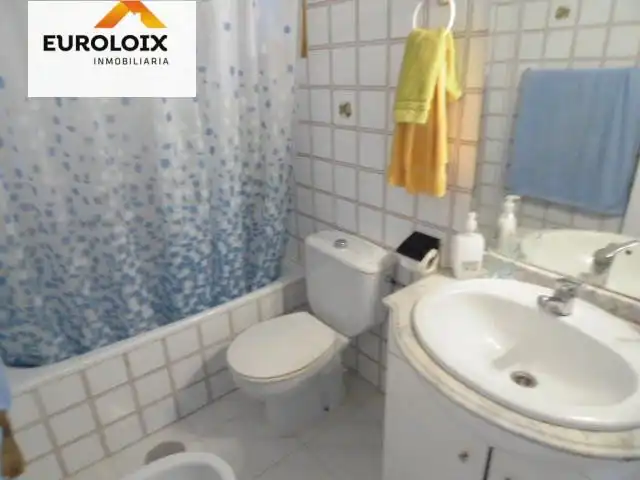 Bathroom of Apartments for rent in Benidorm  with Private garden, Furnished and Community pool