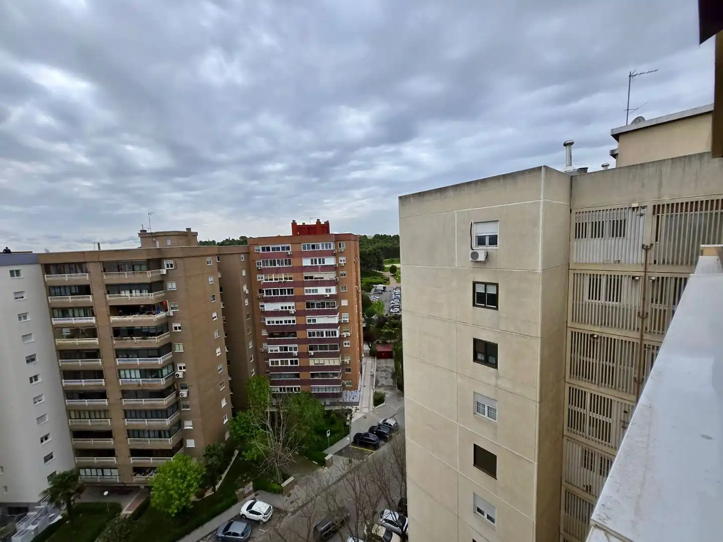 Vista exterior de Pis en venda en Coslada amb Aire condicionat i Calefacció
