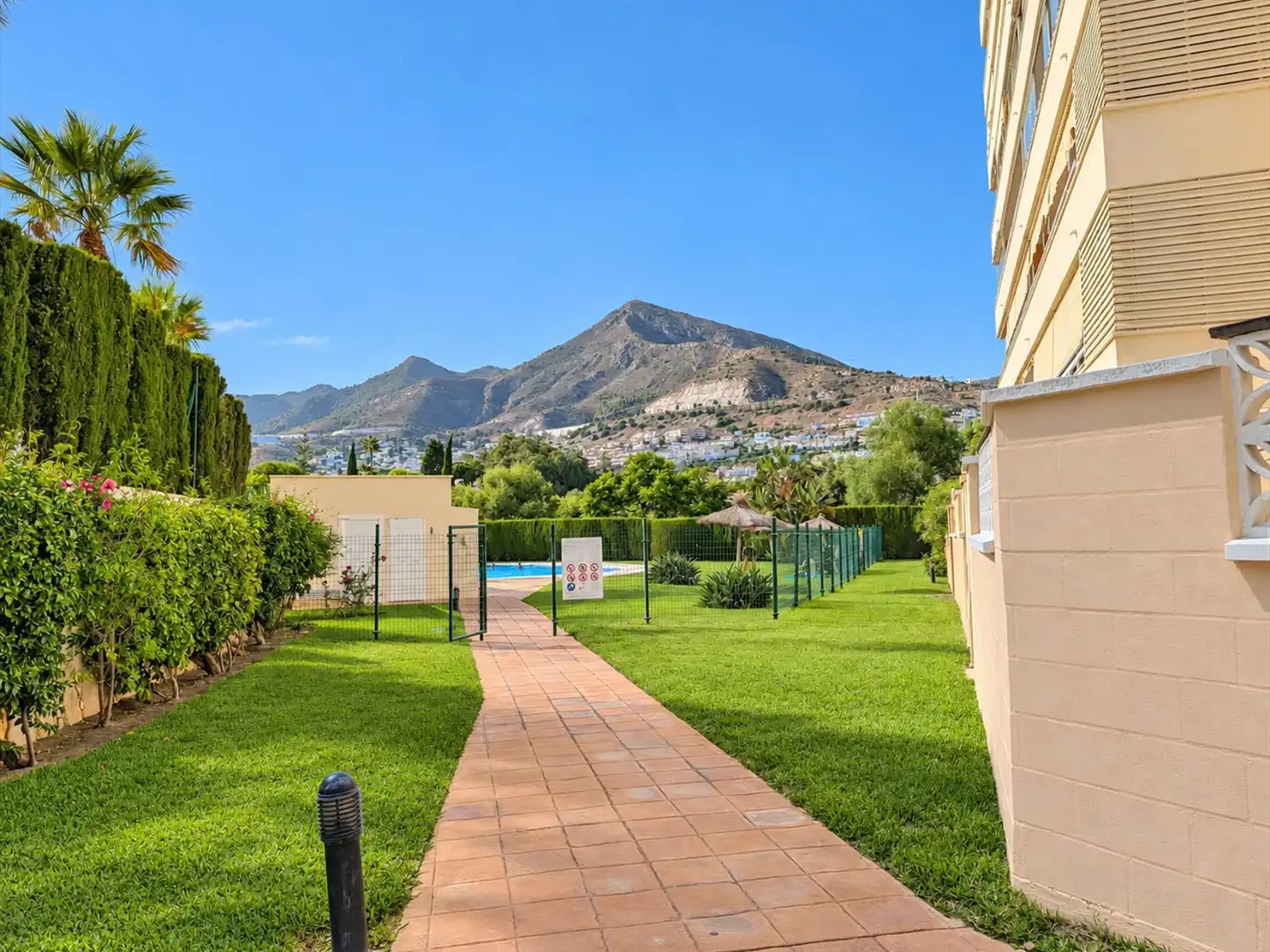 Vista exterior de Àtic en venda en Benalmádena amb Aire condicionat, Calefacció i Terrassa