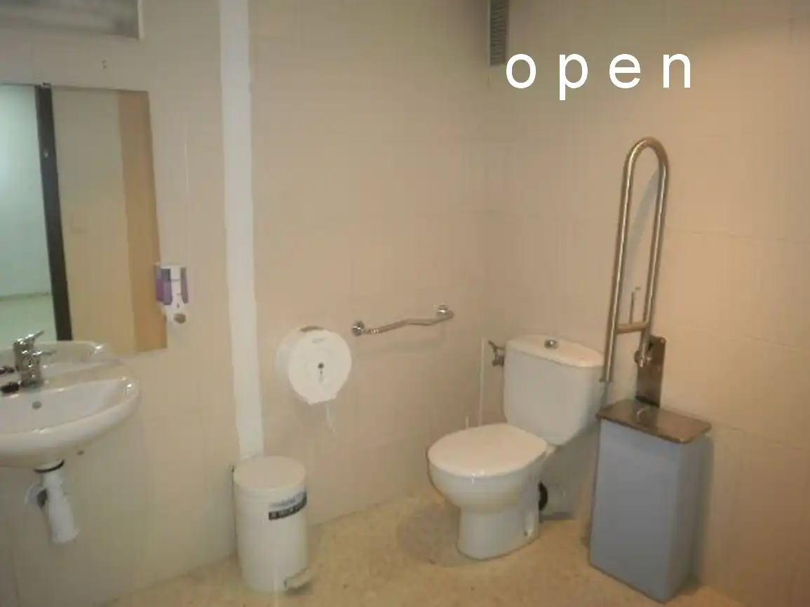 Baño de Oficina de alquiler en Córdoba con Aire acondicionado, Calefacción y Terraza