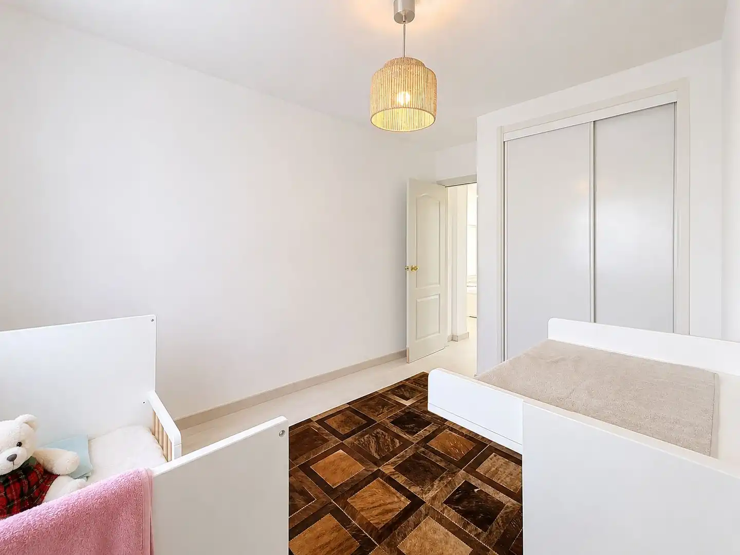Dormitori de Apartament en venda en Benalmádena amb Jardí privat i Piscina comunitària