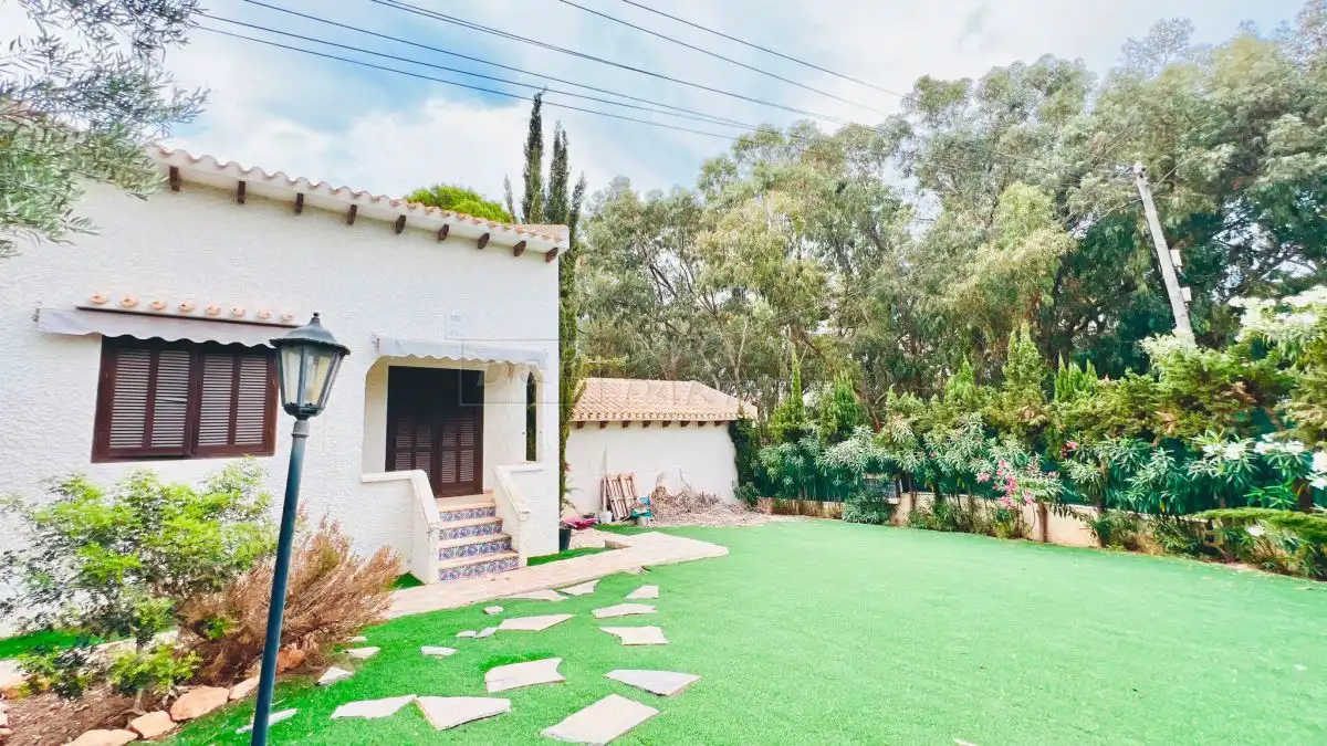 Jardí de Casa o xalet en venda en Orihuela amb Terrassa, Moblat i Balcó
