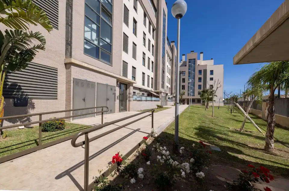 Vista exterior de Piso en venta en Torremolinos con Aire acondicionado, Calefacción y Terraza