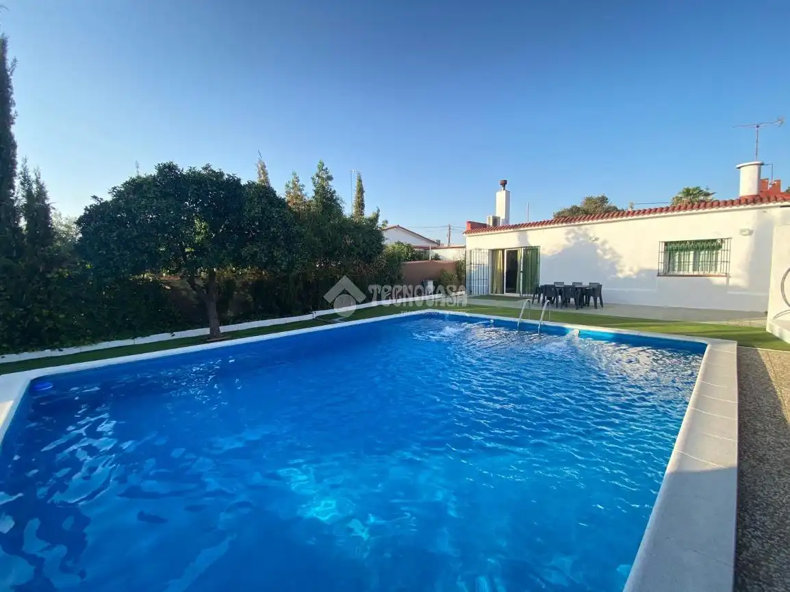 Piscina de Finca rústica en venta en Dos Hermanas
