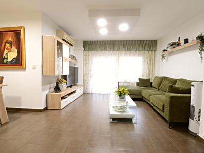 Living room of Flat for sale in  Valencia Capital  with Air Conditioner and Balcony