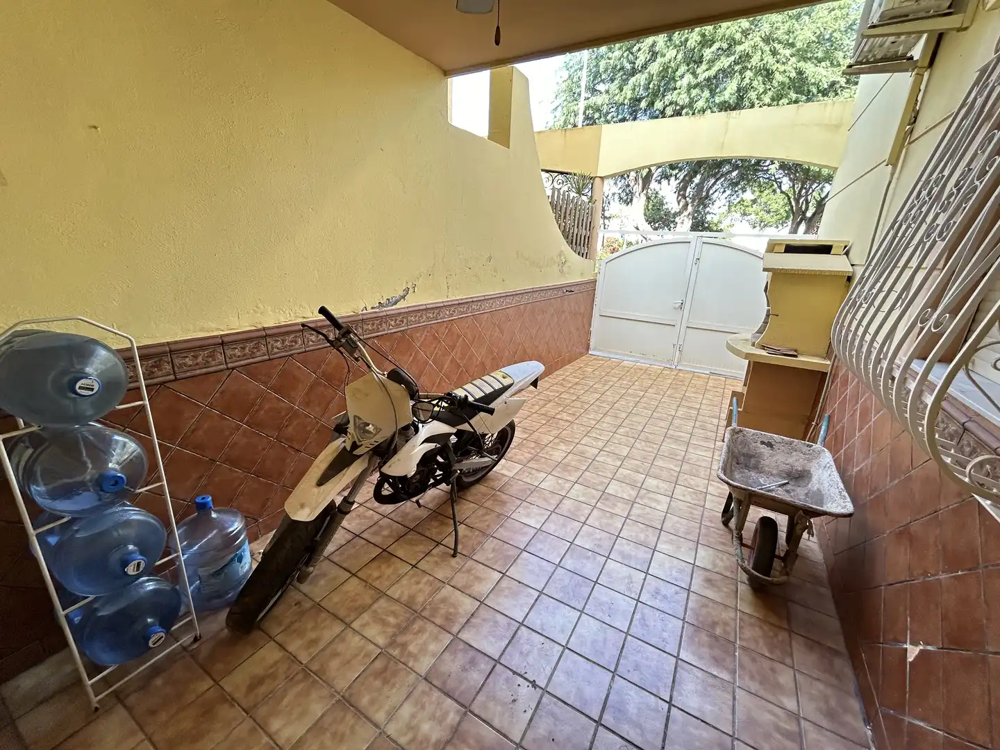 Vista exterior de Casa adosada en venda en Almería amb Aire condicionat, Calefacció i Terrassa
